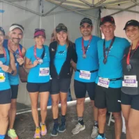 Atletas juntos na Maratona do Rio