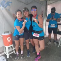 Três atletas com melhadas da corrida na Maratona do Rio